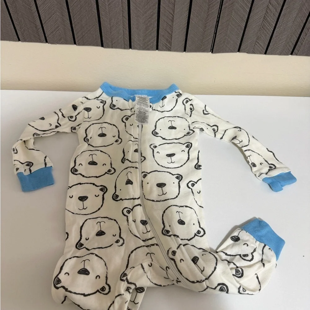 ❤️ BUNDLE 4/$20 Onesies Footies - Picture 2 of 3